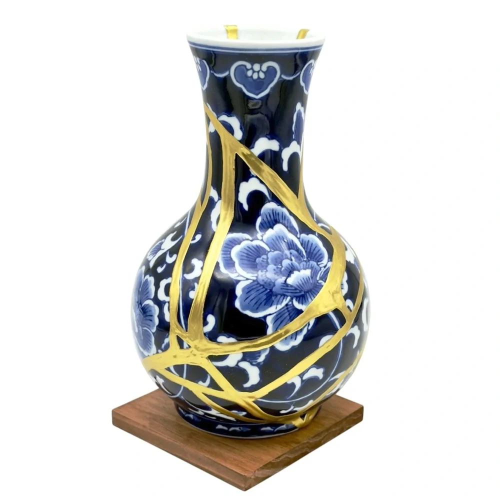 Kintsugi Vase Chinese Porcelain Gold Crack Art Personal Growth Anniversary Gift